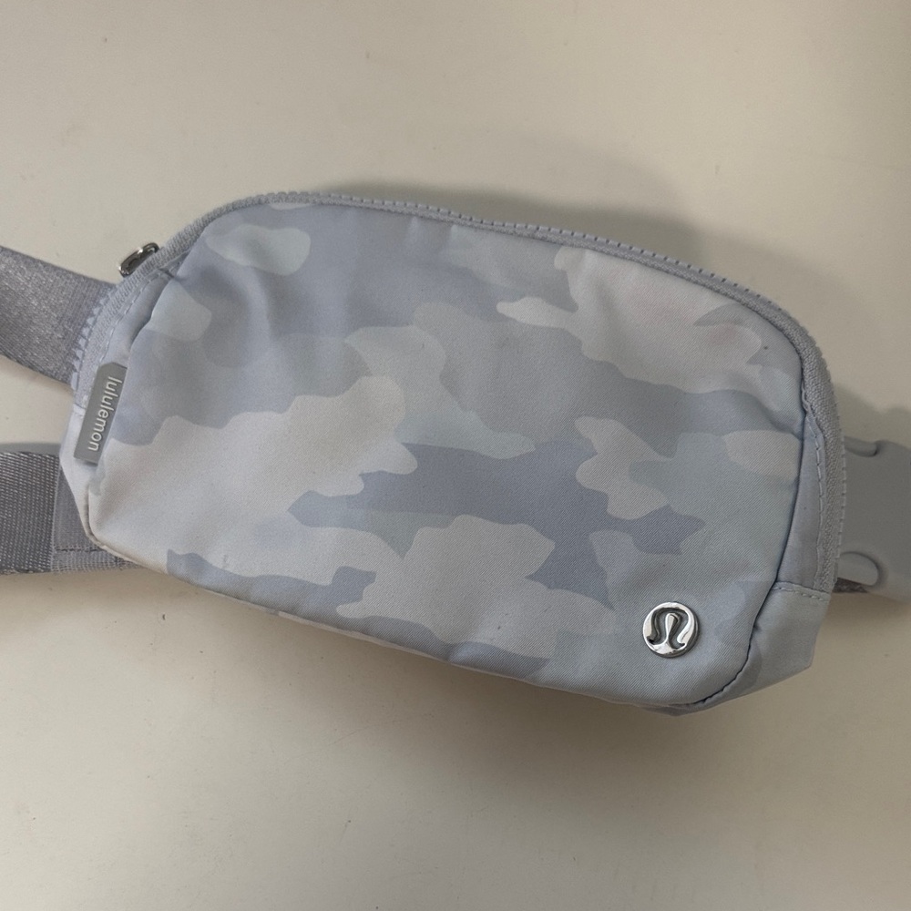 lululemon athletica Men's Belt Bag in Light Gray Camo